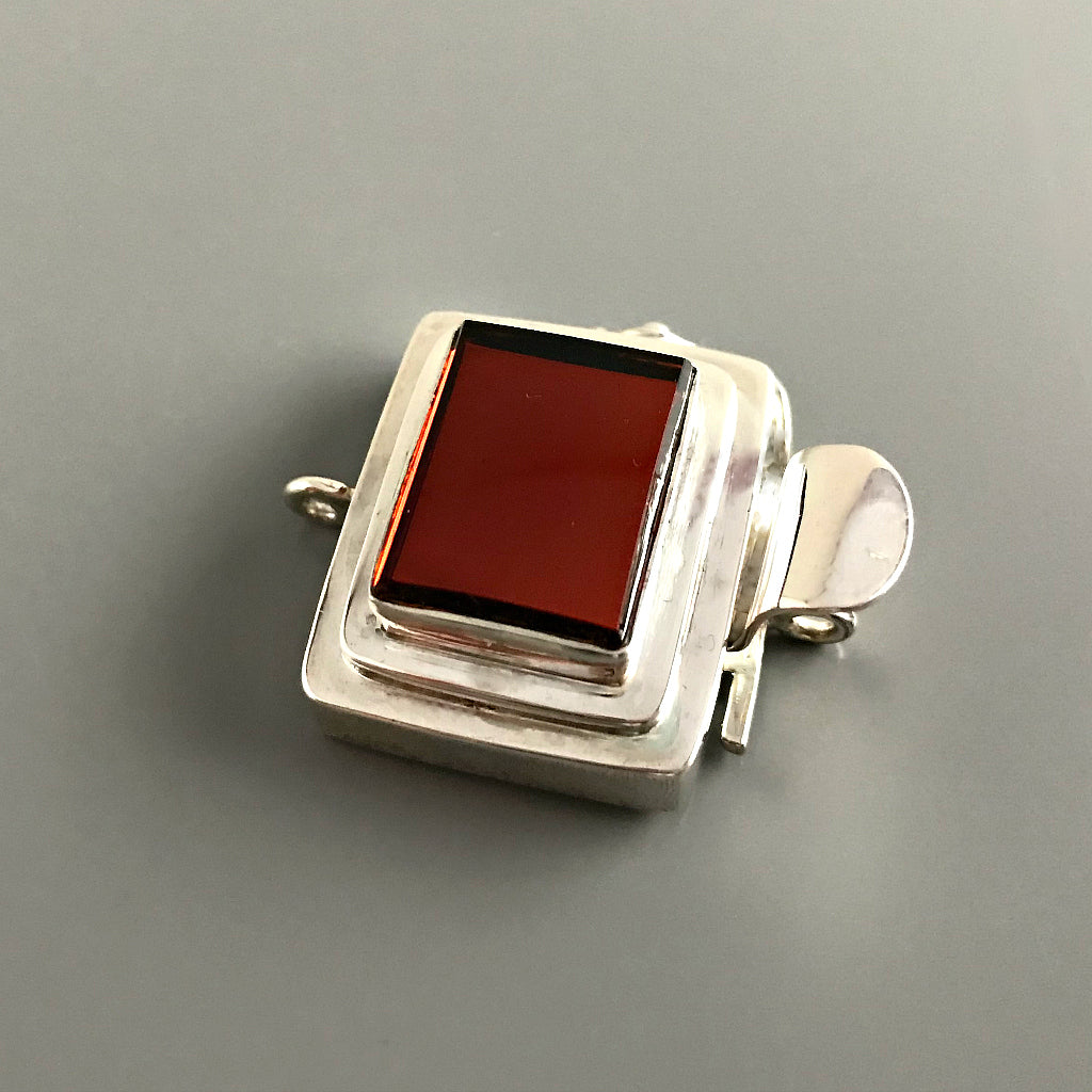 The rich, “Rootbeer” brown color of the cabochon in this Suzie Q Studio box clasp has a mirror finish at the base of it, which makes it very versatile to create a casual, organic piece or something more “upscale”. It looks wonderful with the faceted, dark carnelian stone beads shown in one of the images here.
