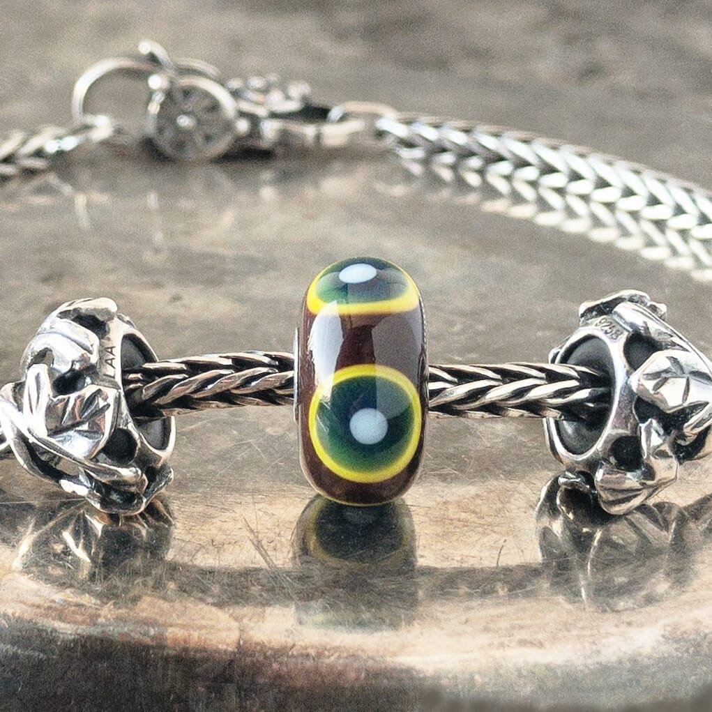 Suzie Q Studio has a treasure vault full of Rare & Retired Trollbeads... and we’re making them available to you. The inspiration for the GREEN EYE BEAD comes from an old Middle-Eastern tradition, where eyes like these are believed to protect against "evil eyes" and bring good luck to their owner.