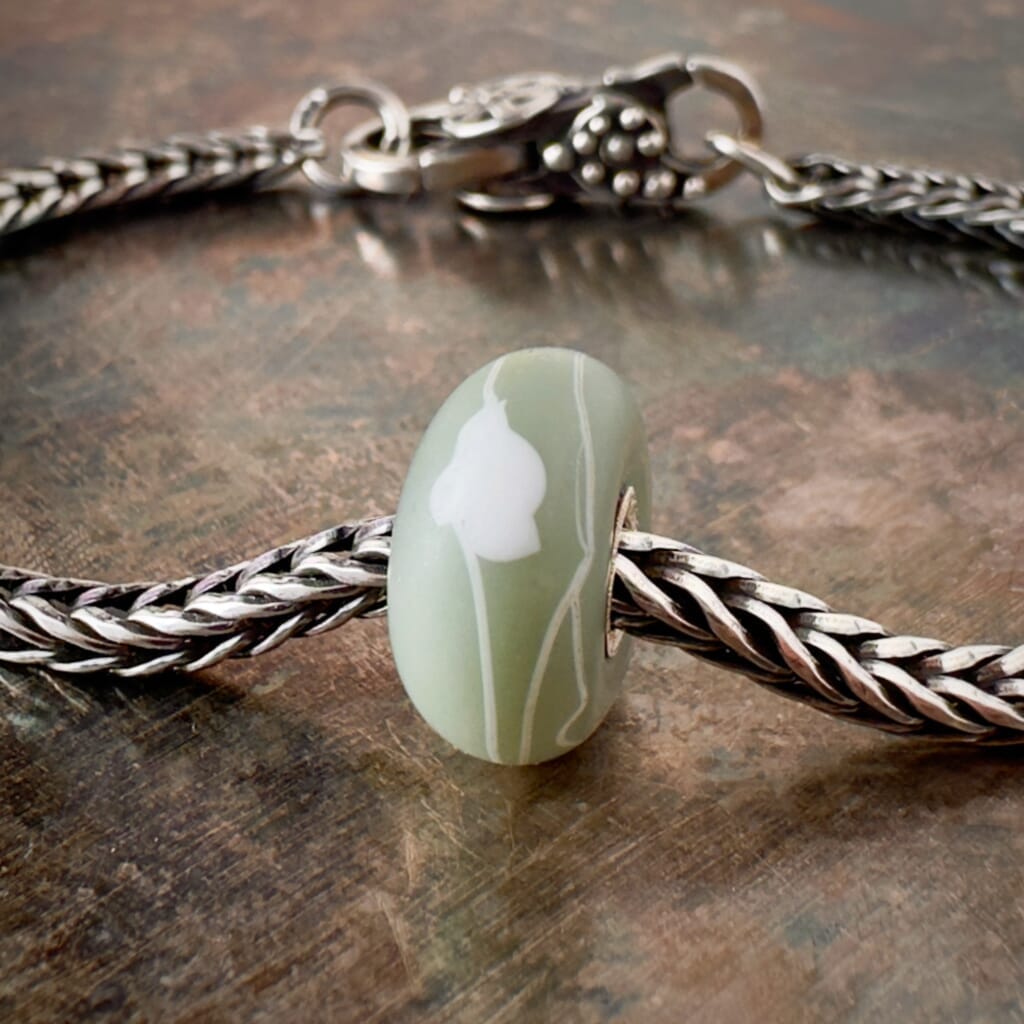 Suzie Q Studio’s Trollbeads Kimono "Tsuru" Bead – White Bird on Khaki/Green/Grey – symbolizes good luck and long life, fidelity and peace. Shop online for one-of-a-kind treasures at Suzie Q Studio.
