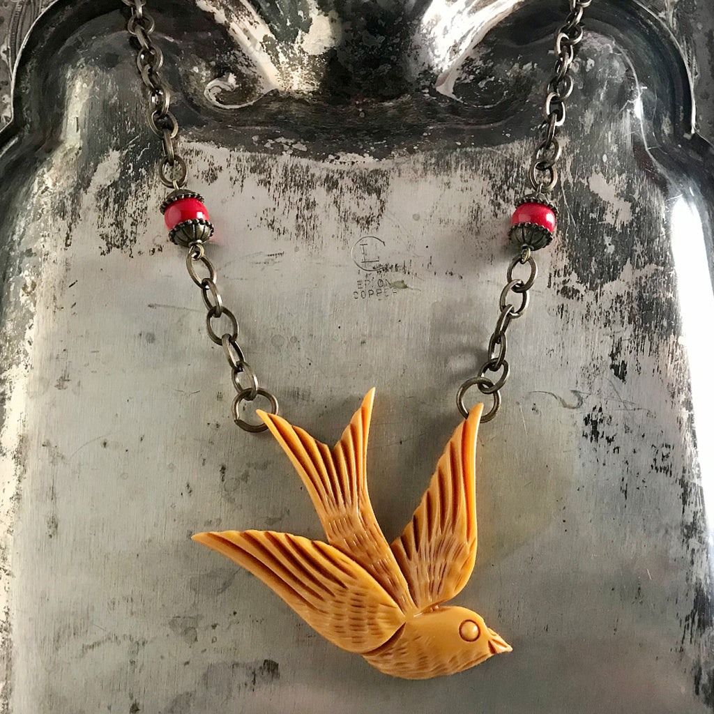 Suzie Q Studio carries HOTCAKES DESIGN retro-style, handmade jewelry taking its inspiration from classic Bakelite jewelry, vintage images and bold color. You'll feel happy-go-lucky with this faux-bakelite “Swallow” around your neck!