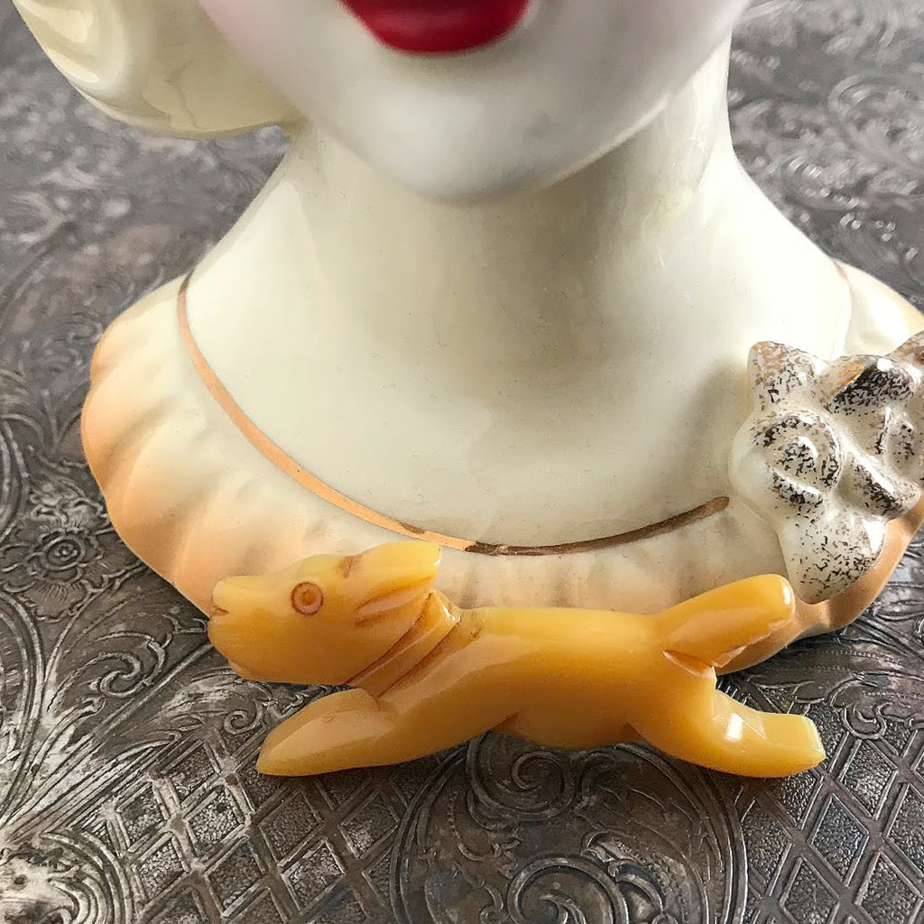 Suzie Q Studio carries HOTCAKES DESIGN retro-style, handmade jewelry taking its inspiration from classic Bakelite jewelry, vintage images and bold color.  Wouldn’t this fab, faux-bakelite dog brooch look adorable dashing across a cardigan or jacket?… a total 1940s “Sweater-Girl” vibe.