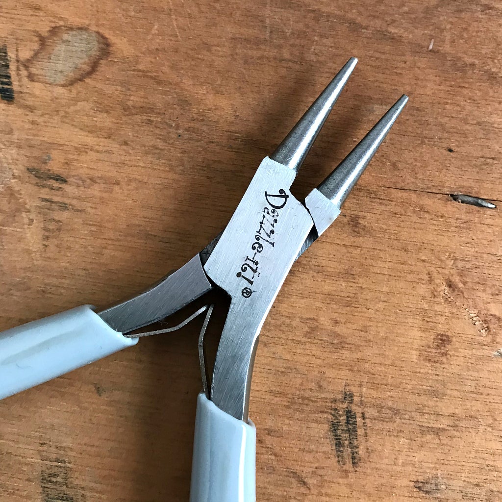 When it comes to making jewelry, if you want professional looking results, using Suzie Q Studio's jewelry-making tools is the way to go! Get our BEAD STEW Jewelry Making Tool Kit SPECIAL: Buy the "Memory Wire” Hard-Wire Cutter and get the Round Nose Pliers for FREE! 