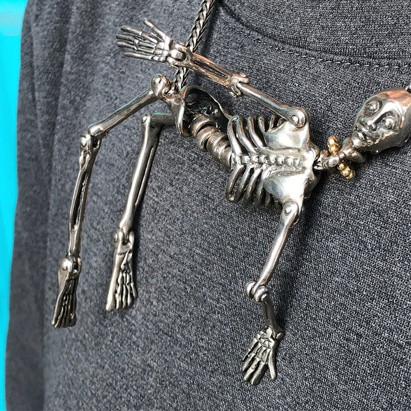 3-SKELETONNCKLC_BACK__6157-