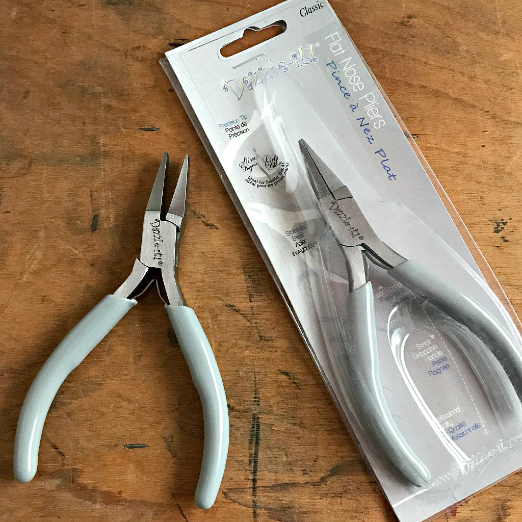 When it comes to making jewelry, if you want professional looking results, using Suzie Q Studio's jewelry-making tools is the way to go! The non-tapered tip and wide surface area of this “Flat Nose Plier” makes it easier to grip jewelry wire and secure components, as well as being great to finish wire-wrapped ends.
