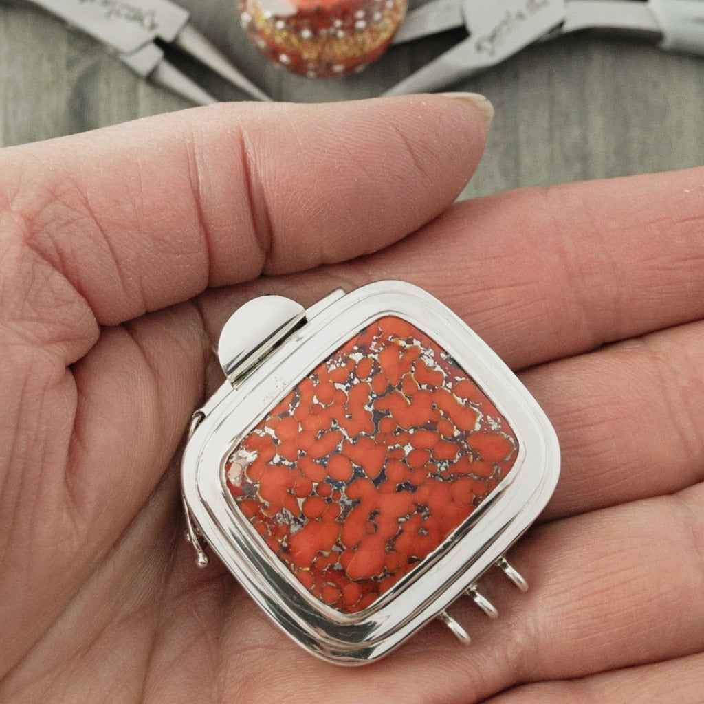 Whether you choose to design a more classic piece of jewellery or something more whimsically-fun, this tomato-orange, triple-strand, sterling silver box clasp will definitely make a statement!