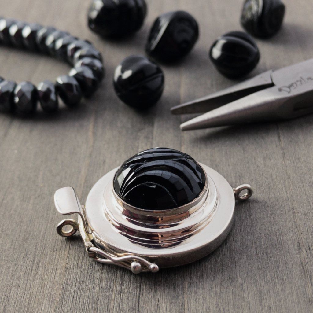 ​This single-strand, sterling silver box clasp features an exquisite, jet black, “carved” vintage glass cabochon, which gives this fab closure a look that can be casual, classic or totally upscale... The choice is yours!