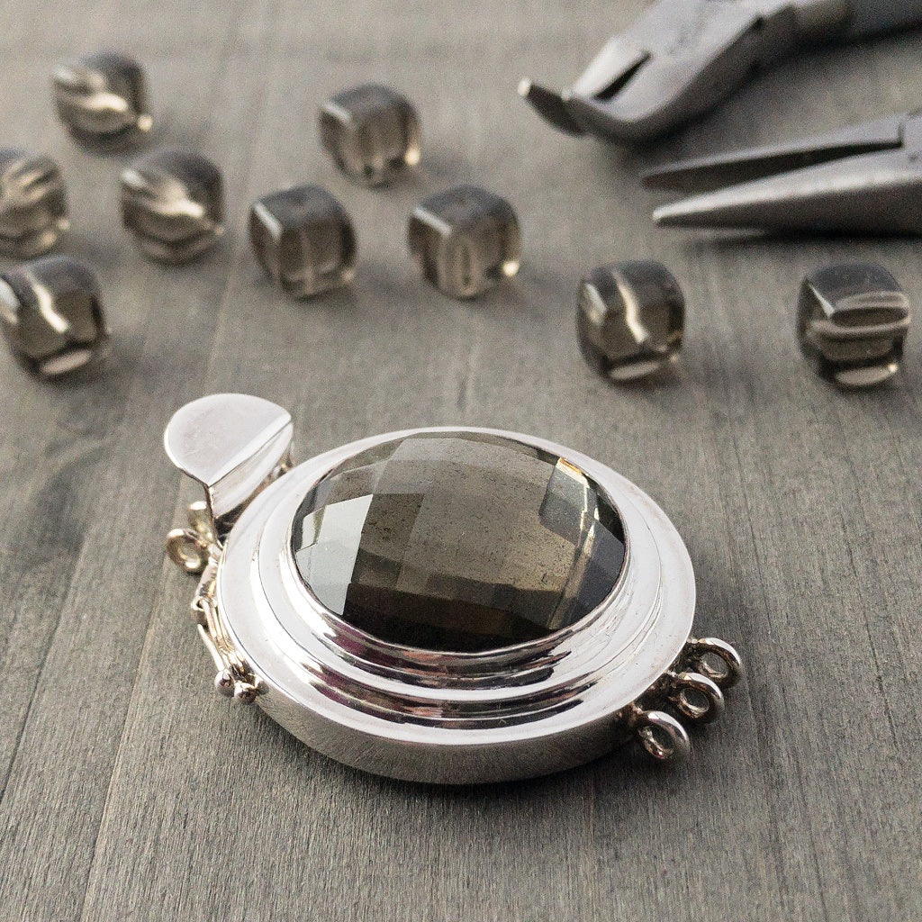 The faceted, black diamond-coloured vintage glass cabochon featured in this triple-strand, sterling silver box clasp is absolutely gorgeous, as well as neutral enough to work with any colours and suit any design style.