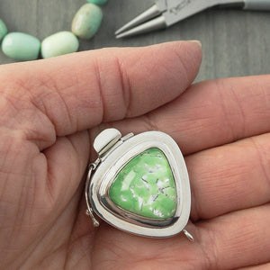 Triangle-shaped jewellery closures are quite unusual, as is the mint green and silver-leaf finish of this vintage glass cabochon in this fab, sterling silver box clasp... Simply stunning!